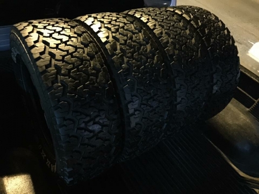 ยาง All Maxxis AT980 265 65 17 กลางปี16 ดอกเต็ม ไม่มีปะ เนื้อนิ่มๆ ใช้ยาว ราคาไม่แพง ยาง All Maxxis AT980 265 65 17 กลางปี16 ดอกเต็ม ไม่มีปะ เนื้อนิ่มๆ ใช้ยาว ราคาไม่แพง