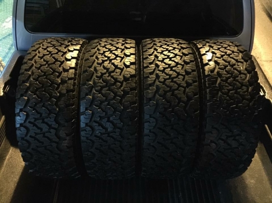 ยาง All Maxxis AT980 265 65 17 กลางปี16 ดอกเต็ม ไม่มีปะ เนื้อนิ่มๆ ใช้ยาว ราคาไม่แพง ยาง All Maxxis AT980 265 65 17 กลางปี16 ดอกเต็ม ไม่มีปะ เนื้อนิ่มๆ ใช้ยาว ราคาไม่แพง