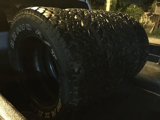 ยาง All Maxxis AT980 265 65 17 กลางปี16 ดอกเต็ม ไม่มีปะ เนื้อนิ่มๆ ใช้ยาว ราคาไม่แพง ยาง All Maxxis AT980 265 65 17 กลางปี16 ดอกเต็ม ไม่มีปะ เนื้อนิ่มๆ ใช้ยาว ราคาไม่แพง