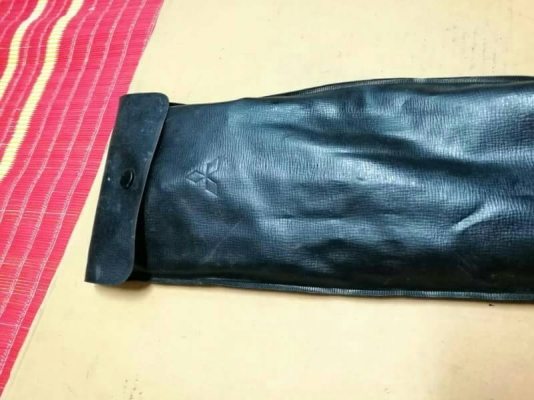 380 บ. ส่งฟรี083-2000058  LINE ID: line832923 A.15   ชุดเครื่องมือประจำรถยนต์เอนกประสงค์ 11ชิ้น - ประแจเบอร์ต่างๆ 3อัน - ประแจเลื่อน - เหล็กงัด - คีมเอนกประสงค์ - ประแจถอดล้อ - น๊อตล้อลำลอง 4 อัน - ซ่องหนังเก็บเครื่องมือ