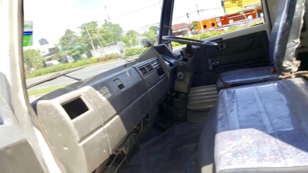 รถบรรทุก6ล้อ Hino เครื่องยนต์แน่น 117 แรงกระบะยาว 5.50m กว้าง 2. 2mบรรทุกได้เยอะกะบะเปิดข้างใด้ ภาษี