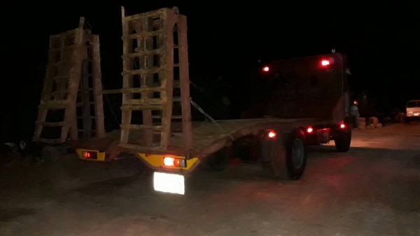 ขาย บาท 6ล้อหัวยาว บรรทุกรถเกี่ยวแบคโคร รถสภาพดีพร้อมใช้งาน เอกสารเล่มทะเบียนถูกต้อง พร้อมโอนภาษี60