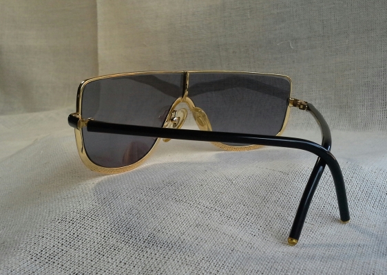 แว่นตาอิตาเลียนวินเทจ ยุค '80s โมเดลคลาสสิค 'ปีก - นักบิน' Vintage GIANFRANCO FERRE handmade in Italy บิ๊กไซซ์! แว่นตาอิตาเลียนวินเทจ ยุค '80s โมเดลคลาสสิค 'ปีก - นักบิน' Vintage GIANFRANCO FERRE handmade in Italy บิ๊กไซซ์!