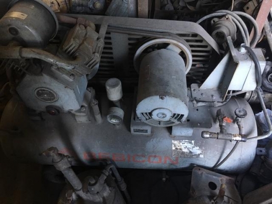 ปั๊มลม Hitachi bebicon 5HP ติดต่อ Line ID: Kongniwatsiri หรือ 0874880101