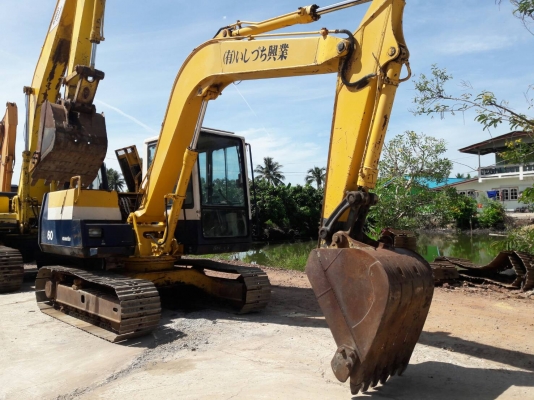 ขายKOMATSU PC60-6  เก่าญี่ปุ่นแท้  สภาพสวย  เครื่องปั๊มดี  เอกสารอินวอยนำเข้า  ลองระบบกันได้ทุกวัน  โทร  089-3818694  ดวงนภา
