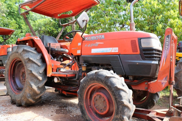 สามย่านแทรคเตอร์ ขายรถไถ KUBOTA L4508 พร้อมดันหน้า และผาน 6  ราคา 200,000  มีรถขนส่งบริการขนส่งทั่วไทย ร้านสามย่านแทรคเตอร์ อ.แกลง จ.ระยอง 0897489639,0818618678,0899347475 https://www.facebook.com/DC-Tractor-Rayong-3071545327?/shop? id line=0897489639 id
