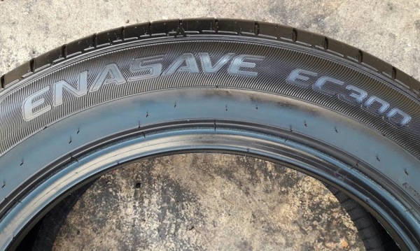 ยางรถยนต์มือสอง #DUNLOP รุ่น ENASAVE EC300. 185 60R15สัปดาห์ที่28ปี2016 #ลงพื้นจริงปลายปี2016 สภาพสวยมากๆดอกเยอะมากๆ95\%คุ้มสุดๆใช้อีกยาวๆไม่แพง ยางรถยนต์มือสอง #DUNLOP รุ่น ENASAVE EC300. 185 60R15สัปดาห์ที่28ปี2016 #ลงพื้นจริงปลายปี2016 สภาพสวยมากๆดอกเยอะมากๆ95\%คุ้มสุดๆใช้อีกยาวๆไม่แพง