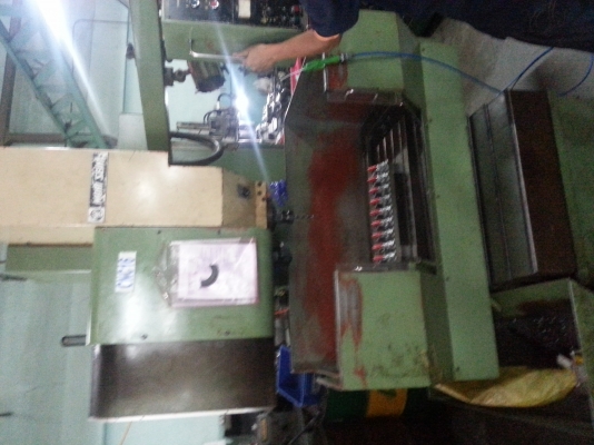 เครื่อง  กลึงMANUAL กัดCNC  เจาะ6หัว เจียร์ราบ