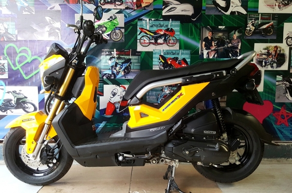 ( ผ่อนได้ ดาวน์ 8,900 ) zoomer x สีเหลือง ตัวใหม่ล่าสุด ไมล์แท้ 7 ร้อยโล รถสวยไมล์น้อยน้องๆมือหนึ่งเลย 46900