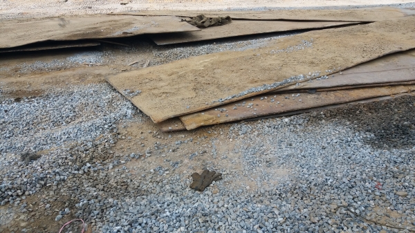 ขายกิโลละ 20 แผ่นเหล็ก หนา 7/8 หุล กว้าง 1.50 ม. ยาว 6.10 ม. รวม 17 แผ่น เหล็กเนื้อสวยเหมาะสำหรับทำแพแบโฮ แพสิบล้อวางหน้างาน เหล็กอยู่ กรุงเทพมหานคร 090-772-3710 090-772-3708