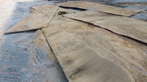 ขายกิโลละ 20 แผ่นเหล็ก หนา 7/8 หุล กว้าง 1.50 ม. ยาว 6.10 ม. รวม 17 แผ่น เหล็กเนื้อสวยเหมาะสำหรับทำแพแบโฮ แพสิบล้อวางหน้างาน เหล็กอยู่ กรุงเทพมหานคร 090-772-3710 090-772-3708