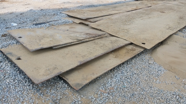 ขายกิโลละ 20 แผ่นเหล็ก หนา 7/8 หุล กว้าง 1.50 ม. ยาว 6.10 ม. รวม 17 แผ่น เหล็กเนื้อสวยเหมาะสำหรับทำแพแบโฮ แพสิบล้อวางหน้างาน เหล็กอยู่ กรุงเทพมหานคร 090-772-3710 090-772-3708