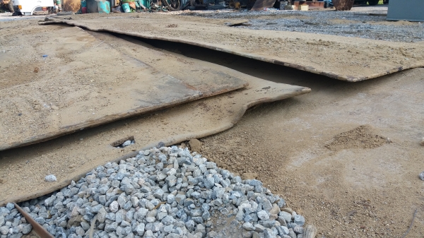 ขายกิโลละ 20 แผ่นเหล็ก หนา 7/8 หุล กว้าง 1.50 ม. ยาว 6.10 ม. รวม 17 แผ่น เหล็กเนื้อสวยเหมาะสำหรับทำแพแบโฮ แพสิบล้อวางหน้างาน เหล็กอยู่ กรุงเทพมหานคร 090-772-3710 090-772-3708