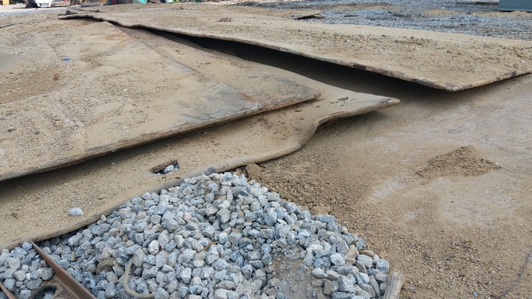 ขายกิโลละ 20 แผ่นเหล็ก หนา 7/8 หุล กว้าง 1.50 ม. ยาว 6.10 ม. รวม 17 แผ่น เหล็กเนื้อสวยเหมาะสำหรับทำแพแบโฮ แพสิบล้อวางหน้างาน เหล็กอยู่ กรุงเทพมหานคร 090-772-3710 090-772-3708