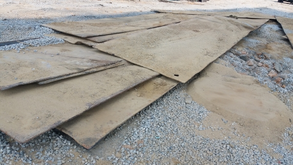 ขายกิโลละ 20 แผ่นเหล็ก หนา 7/8 หุล กว้าง 1.50 ม. ยาว 6.10 ม. รวม 17 แผ่น เหล็กเนื้อสวยเหมาะสำหรับทำแพแบโฮ แพสิบล้อวางหน้างาน เหล็กอยู่ กรุงเทพมหานคร 090-772-3710 090-772-3708