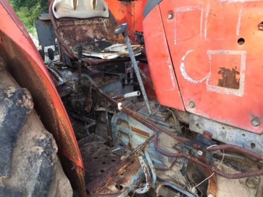 ขาย 195,000 บาท KUBOTA M8030 สองเพลา เครื่องดี เกียร์ดี  เก่าจอด สภาพพร้อมใช้ เอกสารเล่มทะเบียน  รถอยู่ จ.ศรีสะเกษ โทร&amp;ไอดีไลน์ 0610710295