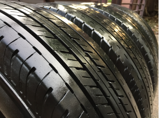 ยาง Bridgestone 205 70 15 กลางปี15 ดอกเต็ม ไม่มีปะ เนื้อนิ่มๆ ใช้ยาว ราคาไม่แพง