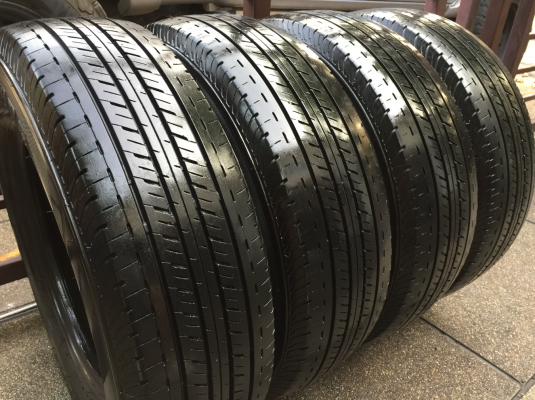 ยาง Bridgestone 205 70 15 กลางปี15 ดอกเต็ม ไม่มีปะ เนื้อนิ่มๆ ใช้ยาว ราคาไม่แพง