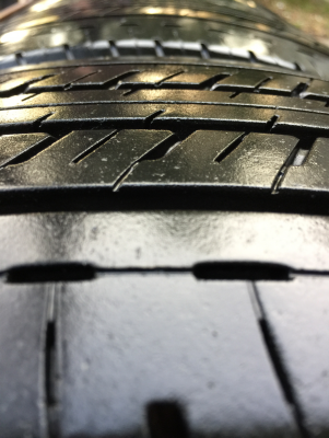 ยาง Bridgestone 205 70 15 กลางปี15 ดอกเต็ม ไม่มีปะ เนื้อนิ่มๆ ใช้ยาว ราคาไม่แพง