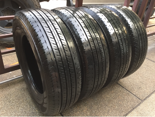 ยาง Bridgestone 205 70 15 กลางปี15 ดอกเต็ม ไม่มีปะ เนื้อนิ่มๆ ใช้ยาว ราคาไม่แพง