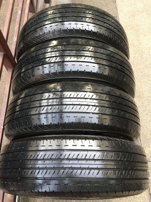 ยาง Bridgestone 205 70 15 กลางปี15 ดอกเต็ม ไม่มีปะ เนื้อนิ่มๆ ใช้ยาว ราคาไม่แพง