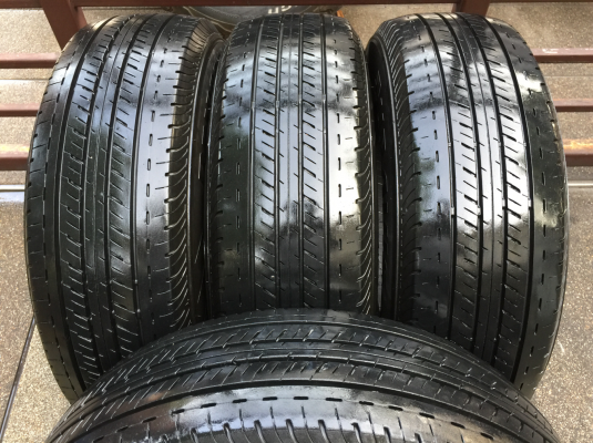 ยาง Bridgestone 205 70 15 กลางปี15 ดอกเต็ม ไม่มีปะ เนื้อนิ่มๆ ใช้ยาว ราคาไม่แพง