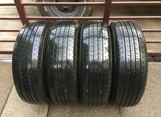 ยาง Bridgestone 205 70 15 กลางปี15 ดอกเต็ม ไม่มีปะ เนื้อนิ่มๆ ใช้ยาว ราคาไม่แพง