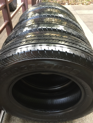 ยาง Bridgestone 205 70 15 กลางปี15 ดอกเต็ม ไม่มีปะ เนื้อนิ่มๆ ใช้ยาว ราคาไม่แพง