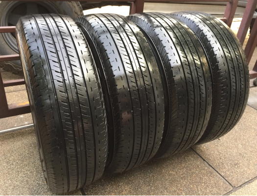 ยาง Bridgestone 205 70 15 กลางปี15 ดอกเต็ม ไม่มีปะ เนื้อนิ่มๆ ใช้ยาว ราคาไม่แพง