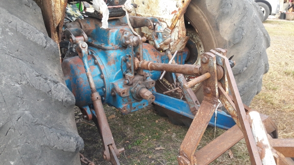 รถไถ ฟอร์ดรุ่น5600