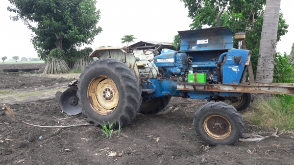 รถไถ ฟอร์ดรุ่น5600