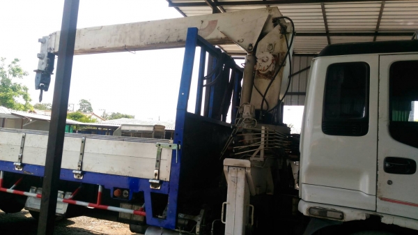 รถหกล้อติดเครน 8 ตัน