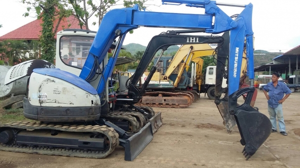 ขายรถขุด ยี่ห้อMITSUBISHI MM55SR  คอลโทรลสั้น  ปั้มนิ้ว  แทรคยาง เก่าจากนอก ยังไม่เคยใช้งาน  มีเอกสารพร้อมจำหน่าย  ขายราคา420,000 บาท