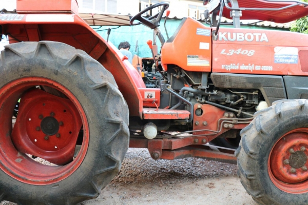 สามย่านแทรคเตอร์ ขายรถไถ KUBOTA L3408 พร้อมดันหน้า และผาน 6 ราคา 190,000 มีรถขนส่งบริการขนส่งทั่วไทย ร้านสามย่านแทรคเตอร์ อ.แกลง จ.ระยอง 0897489639,0818618678,0899347475 https://www.facebook.com/DC-Tractor-Rayong-3071545327?/shop? id line=0897489639 id li