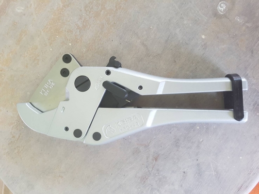 ขายคีมตัดท่อพลาสติกKEIBA HPC-42 MADE IN JAPAN.ทำจากอลูมิเนียมหนาทั้งตัวใหม่เก่าเก็บ ขายคีมตัดท่อพลาสติกKEIBA HPC-42 MADE IN JAPAN.ทำจากอลูมิเนียมหนาทั้งตัวใหม่เก่าเก็บ