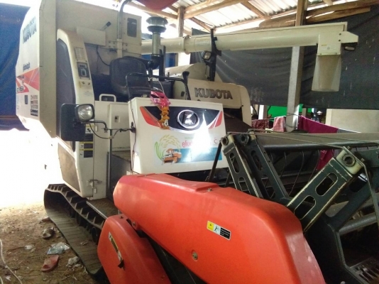 ขายรถเกี่ยวข้าว KUBOTA 95 PLUs รถปี 57  ใช้งานได้ 813 ชม