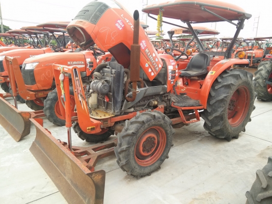 แทรกเตอร์ Kubota L4708 + ใบมีดดันหน้า ราคาเบาๆ สภาพสวยใช้งานได้เลย แทรกเตอร์ Kubota L4708 + ใบมีดดันหน้า ราคาเบาๆ สภาพสวยใช้งานได้เลย