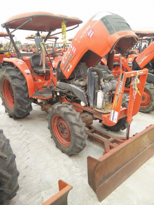 แทรกเตอร์ Kubota L4708 + ใบมีดดันหน้า ราคาเบาๆ สภาพสวยใช้งานได้เลย