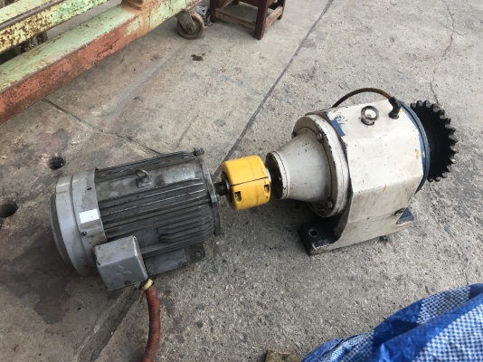 ขายหัวเกียร์ SEW eurodrive พร้อมมอเตอร์ mitsubishi 10HP. 380V อัตราทด 1:39.7 เพลาออกประมาณ 36รอบต่อนาที สภาพสวยเดิมๆ ตัดออกจากโรงงาน หมุนนิ่ม พร้อมใช้งาน ขายหัวเกียร์ SEW eurodrive พร้อมมอเตอร์ mitsubishi 10HP. 380V อัตราทด 1:39.7 เพลาออกประมาณ 36รอบต่อนาที สภาพสวยเดิมๆ ตัดออกจากโรงงาน หมุนนิ่ม พร้อมใช้งาน