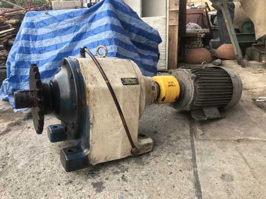 ขายหัวเกียร์ SEW eurodrive พร้อมมอเตอร์ mitsubishi 10HP. 380V อัตราทด 1:39.7 เพลาออกประมาณ 36รอบต่อนาที สภาพสวยเดิมๆ ตัดออกจากโรงงาน หมุนนิ่ม พร้อมใช้งาน ขายหัวเกียร์ SEW eurodrive พร้อมมอเตอร์ mitsubishi 10HP. 380V อัตราทด 1:39.7 เพลาออกประมาณ 36รอบต่อนาที สภาพสวยเดิมๆ ตัดออกจากโรงงาน หมุนนิ่ม พร้อมใช้งาน