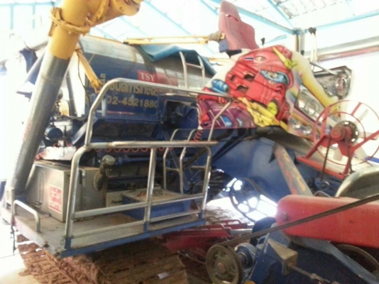 ขายรถเกี่ยวข้าวไทยเส็ง ออกมา3นา jo8cเทอร์โบว์