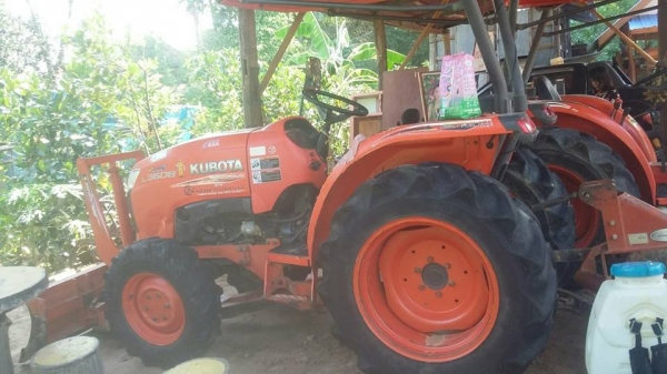 ขายรถไถคูโบต้าL3608 ทำงาน6ร้อย ชม.อุปกรณ์ใบดันหน้า ผาน5 เอกสารทะเบียนครบ