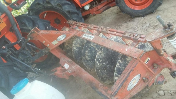 ขายรถไถคูโบต้าL3608 ทำงาน6ร้อย ชม.อุปกรณ์ใบดันหน้า ผาน5 เอกสารทะเบียนครบ