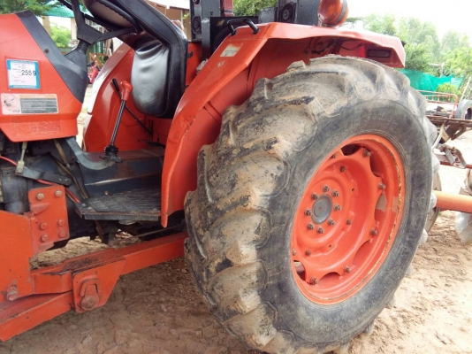 รถไถ M 5000  อุปกร 2 ชิ้น   พร้อมใช้งาน ปี 52   ราคา 320000  บาท  ( ดูรถก่อนต่อคับ )  ดูรถได้ที อ. บ้านไผ่ จ. ขอนแก่น ติดต่อทีเบอร์ 098 668-3479 -094 283-9369 คุณ สิทธิ์