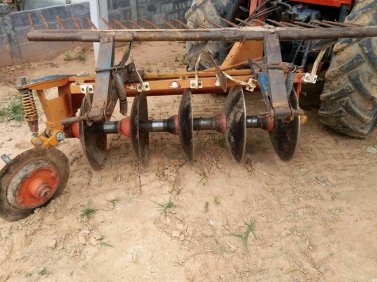 รถไถ M 5000  อุปกร 2 ชิ้น   พร้อมใช้งาน ปี 52   ราคา 320000  บาท  ( ดูรถก่อนต่อคับ )  ดูรถได้ที อ. บ้านไผ่ จ. ขอนแก่น ติดต่อทีเบอร์ 098 668-3479 -094 283-9369 คุณ สิทธิ์