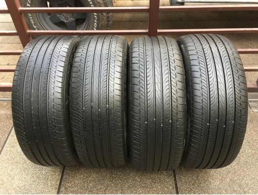 ยาง Maxxis 215 55 17 ปี16 ดอกเต็ม เนื้อนิ่มๆ ใช้ยาว ราคาไม่แพง