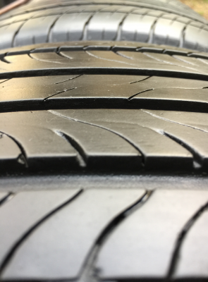 ยาง Maxxis 215 55 17 ปี16 ดอกเต็ม เนื้อนิ่มๆ ใช้ยาว ราคาไม่แพง
