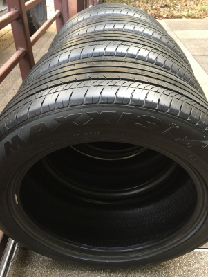 ยาง Maxxis 215 55 17 ปี16 ดอกเต็ม เนื้อนิ่มๆ ใช้ยาว ราคาไม่แพง