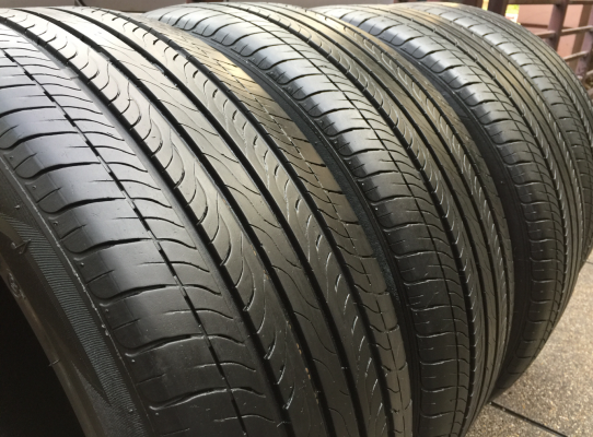 ยาง Maxxis 215 55 17 ปี16 ดอกเต็ม เนื้อนิ่มๆ ใช้ยาว ราคาไม่แพง