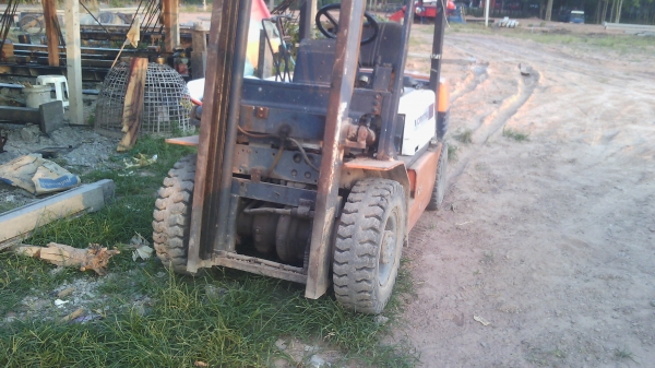 ขายโฟคลิฟงา4เมตร2ตันเครื่องc190นิ่มๆใช้งานดี ขายโฟคลิฟงา4เมตร2ตันเครื่องc190นิ่มๆใช้งานดี